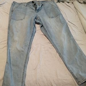 Size 16/33R Gap girlfriend jeans